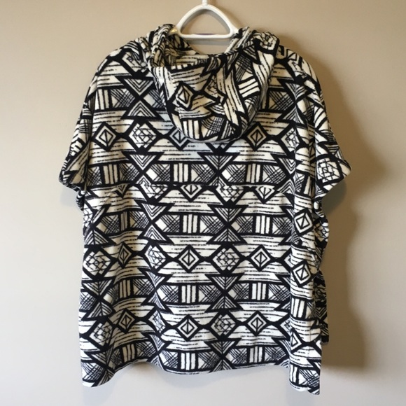 KAVU Woman’s Overlook Pullover Fleece Poncho - Picture 2 of 6